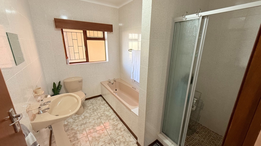 To Let 3 Bedroom Property for Rent in Heiderand Western Cape